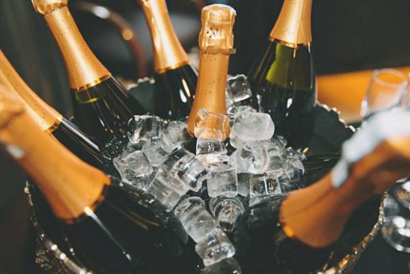 Một số nguyên tắc khi phục vụ rượu Champagne